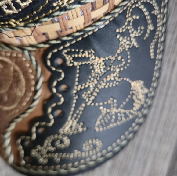 Gorra Black Mesh Straw Trucker Hat Silver Tone Horse Buckle Embroidered Brim - Picture 7 of 10